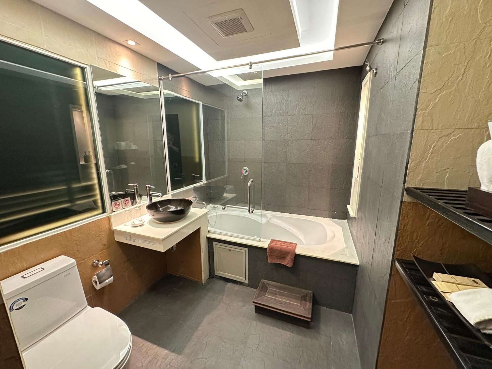 R-Mar Resort And Spa Patong, Phuket מראה חיצוני תמונה
